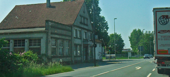 Alter Gasthof an der B68. Höhe Isselhorst