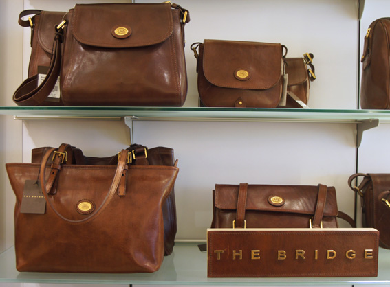 Klassische Taschen der italienischen Marke The Bridge 