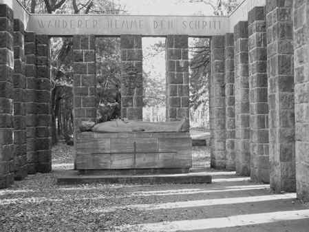 Das Weltkriegsdenkmal auf dem Tönsberg über Oerlinghausen