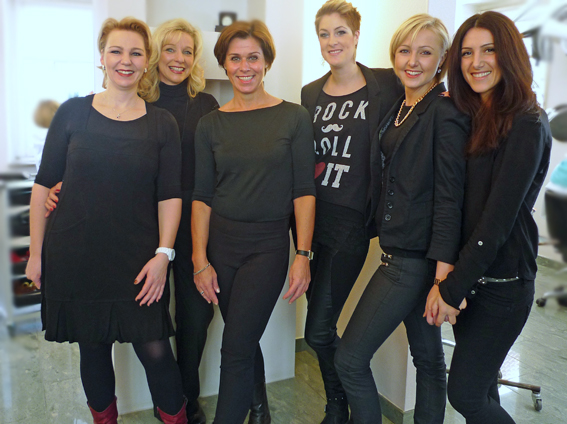 Ein gut gelauntes Team: v. l. Kirsten Pohl, Martina Tenzler, Chefin Birgit Drewes, Natascha Randermann, Kristina Kister, Jelena Panajotovic