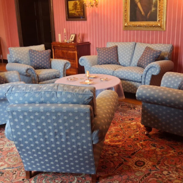 Über 25 Jahre Zittlau-Möbel in Bielefeld: Englische Sofas im Landhausstil