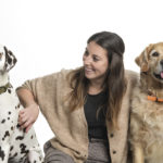 Annika von GoldeneTauTräume mit ihren beiden Hunden – Inspiration und Herzstück ihrer handgefertigten Hundeleinen und Halsbänder aus Hiddenhausen.