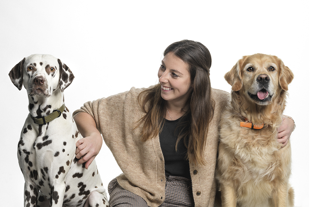 Annika von GoldeneTauTräume mit ihren beiden Hunden – Inspiration und Herzstück ihrer handgefertigten Hundeleinen und Halsbänder aus Hiddenhausen.