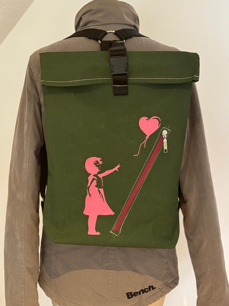 Upcycling-Taschen von Doris Beins aus alten Schläuchen, Turnmatten und Werbebannern