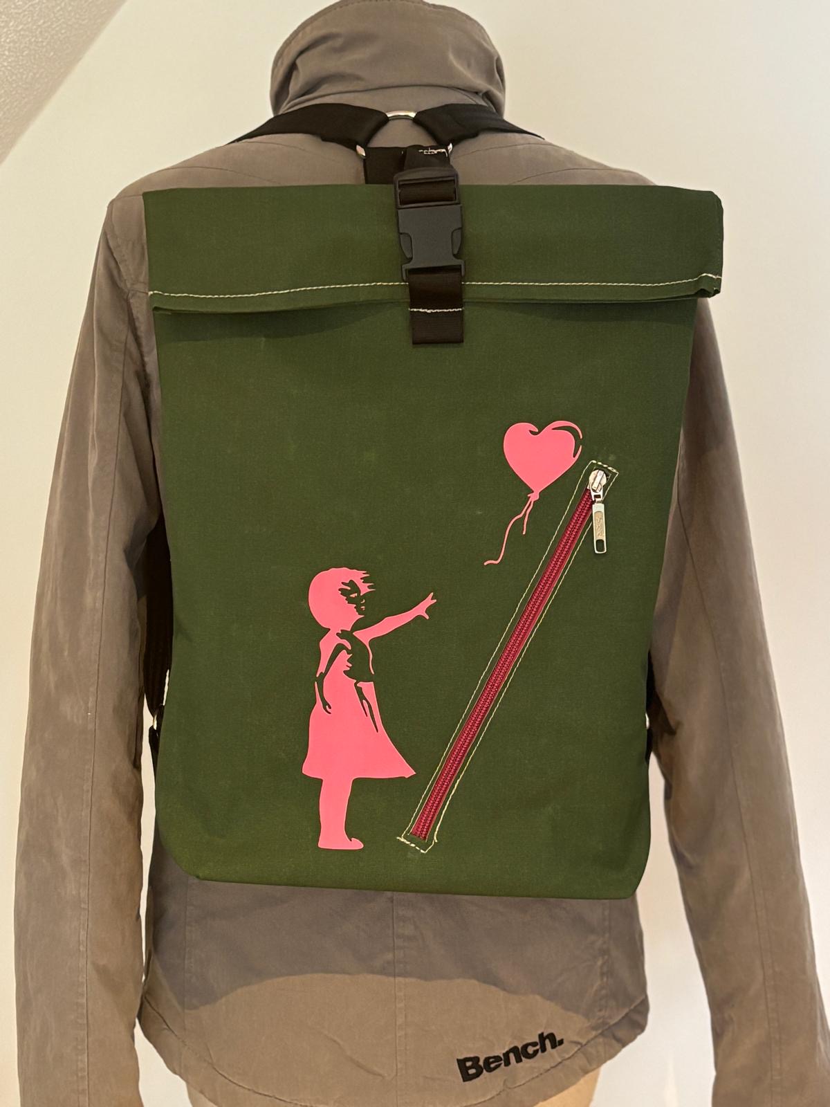 Upcycling-Taschen von Doris Beins aus alten Schläuchen, Turnmatten und Werbebannern