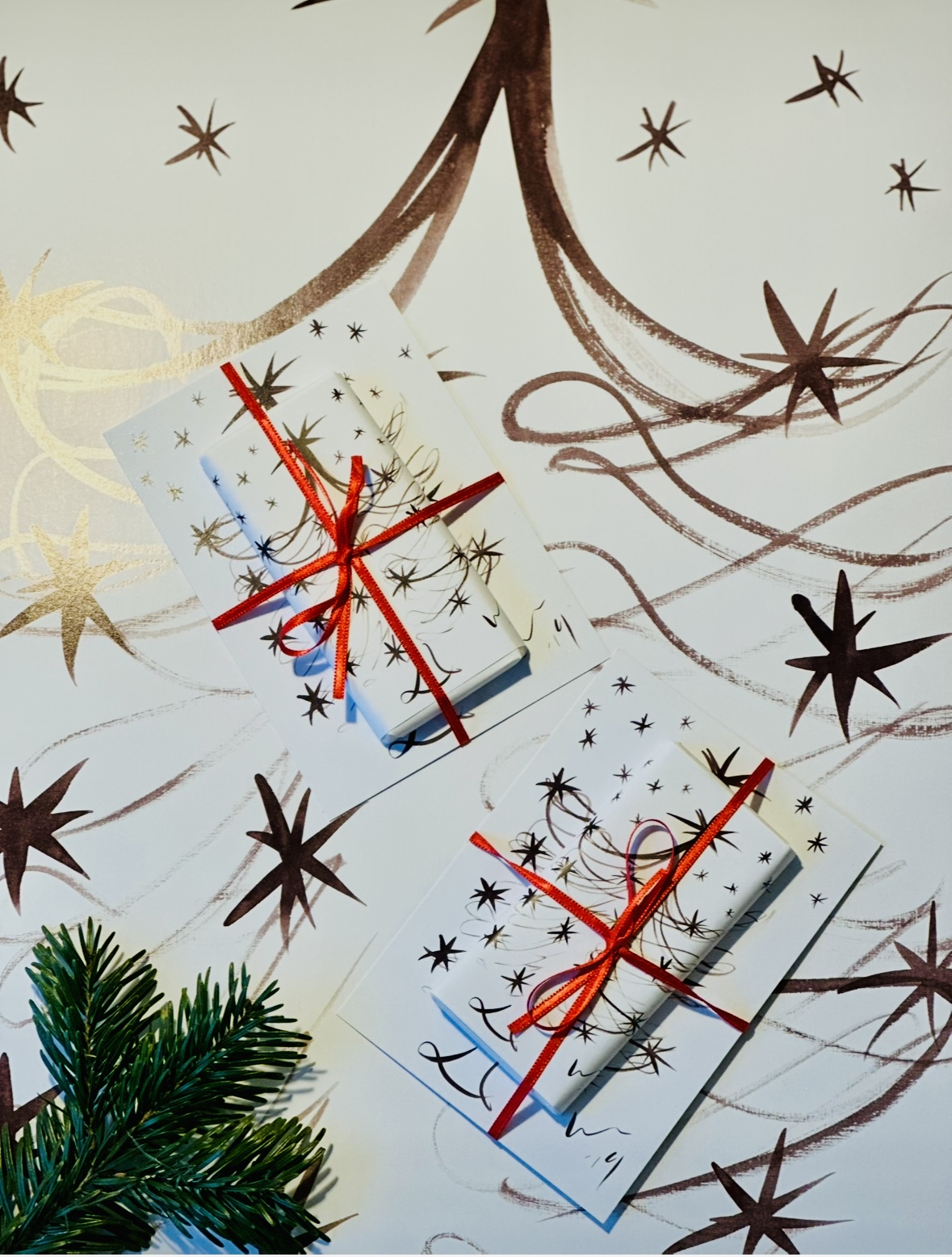 Made in Bielefeld: Festlicher Einpackservice von Heike Kobusch im Möbel-Bahnhof Bielefeld – stilvoll verpackte Geschenke mit individuellen Details und hochwertigen Papieren.