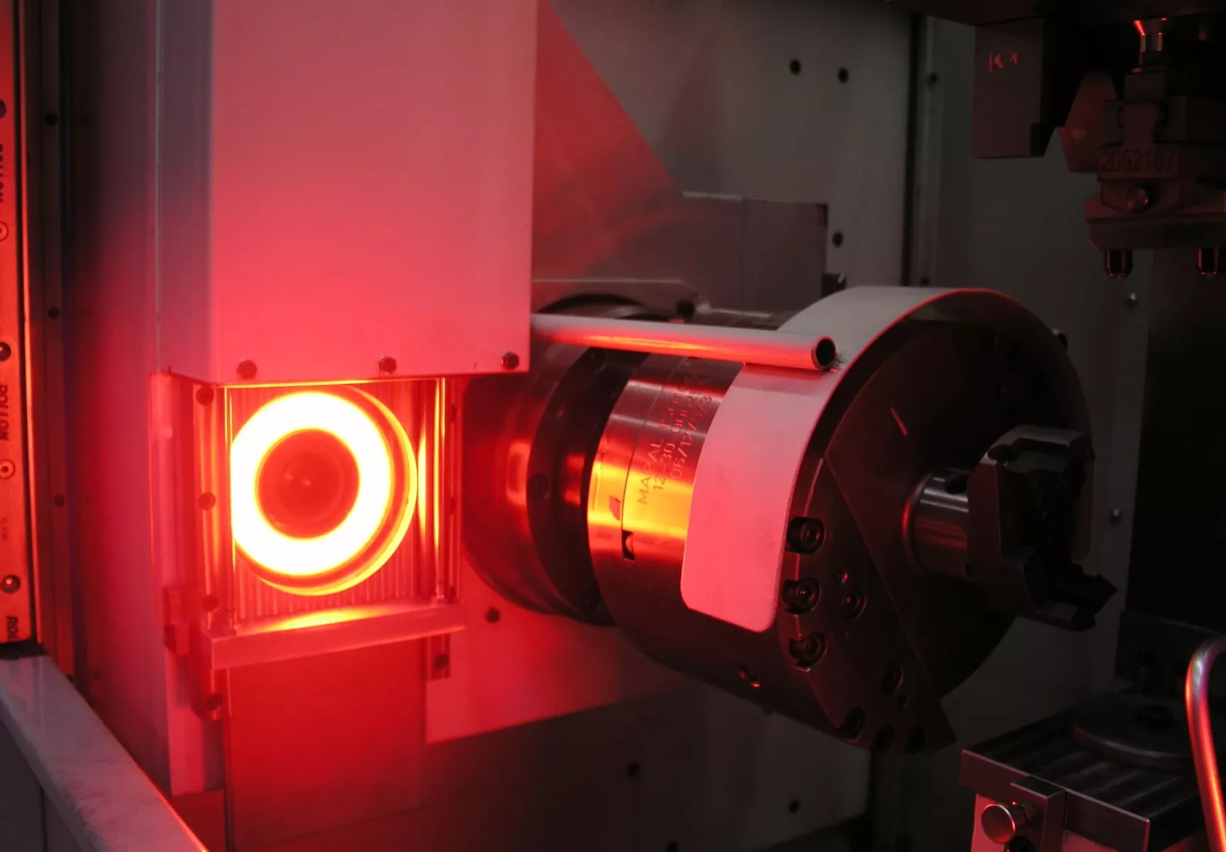 Werkzeugmaschine in der Präzisionsbearbeitung bei der SSB Maschinenbau GmbH in Bielefeld, Beispiel für Maschinenbau Karriere in Bielefeld.