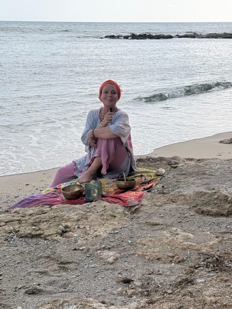 Sandra Hielscher in Meditationspose