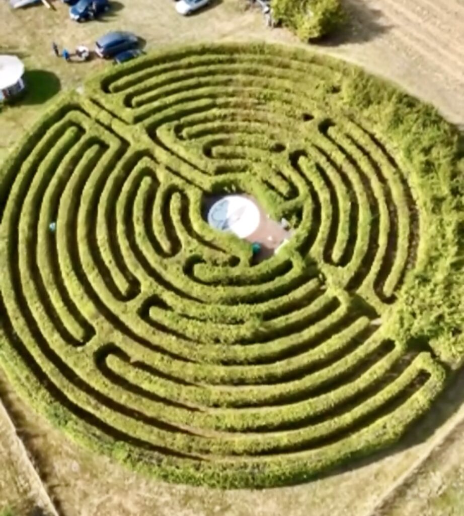Das 12-Kreis-Labyrinth in Hille ist ein zentraler Bestandteil der Arbeit von Sylvia Bollmeier und Ziel verschiedener Seminare und Veranstaltungen.