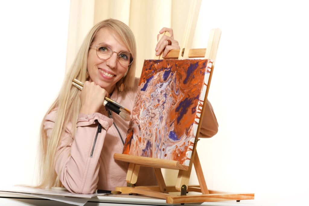 Janine Göke, Ausstellerin bei Nächster Ausstieg LEBENSART, begleitet Menschen mit Duft, Klang und verschiedenen Formen der Bewusstseinsarbeit.